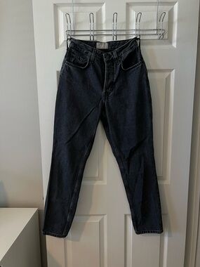 Everlane Black Curvy 90’s cheeky straight Jeans